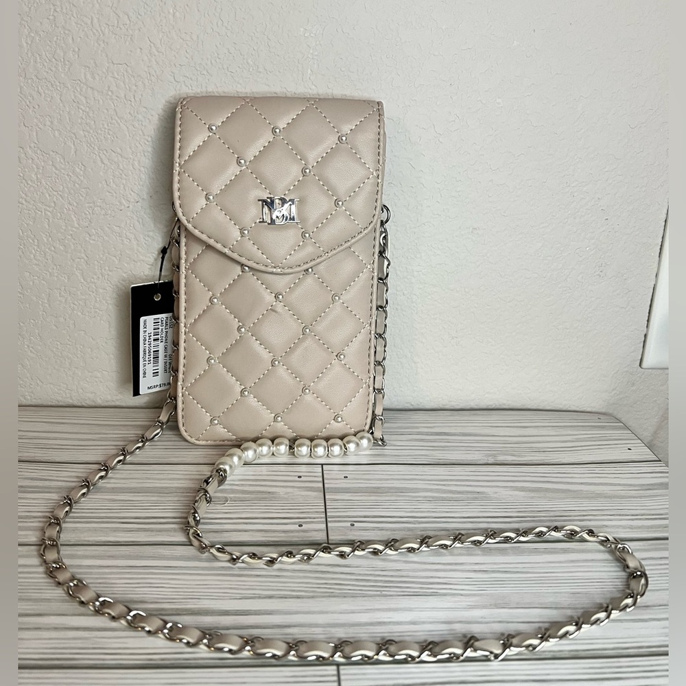NWT BADGLEY MISCHKA $79 OFF WHITE PEARL VEGAN LEATHER PHONE CASE CROSSBODY BAG